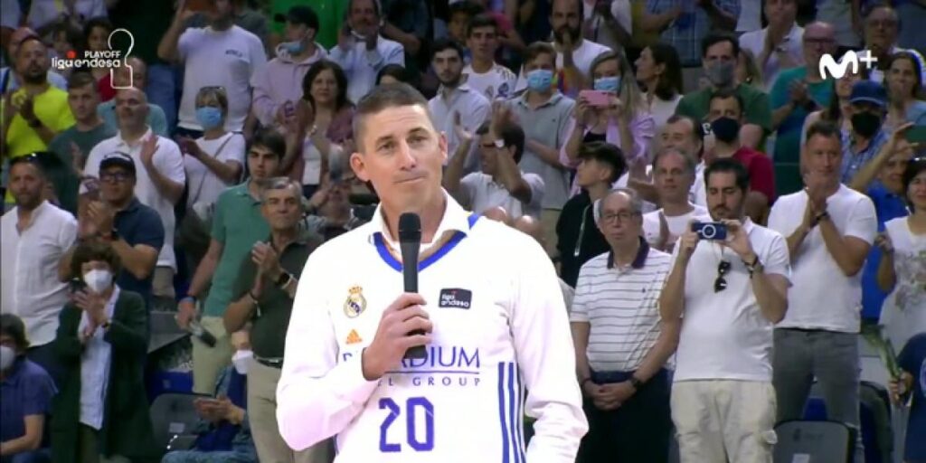 Así fue el homenaje del Madrid a Carroll