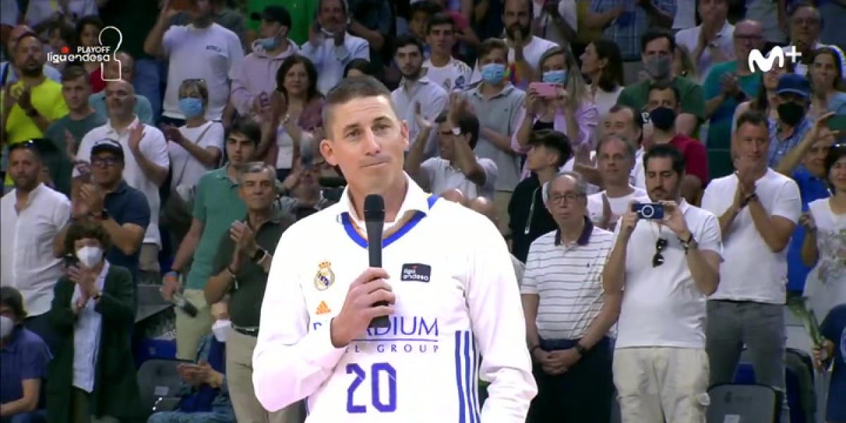 Así fue el homenaje del Madrid a Carroll