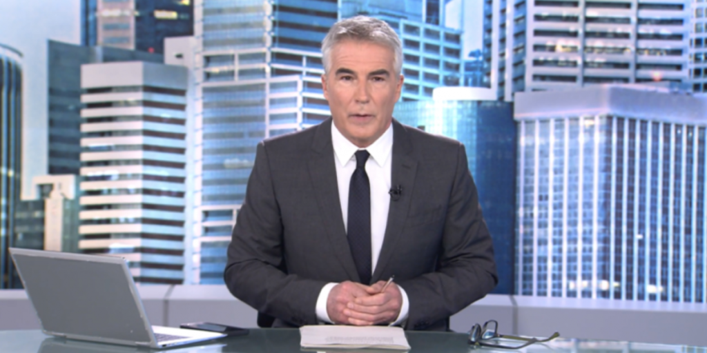 Así ha sido el inseperado cambio de 'look' de David Cantero en 'Informativos Telecinco'