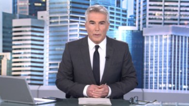 Así ha sido el inseperado cambio de 'look' de David Cantero en 'Informativos Telecinco'