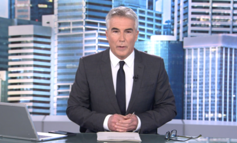 Así ha sido el inseperado cambio de 'look' de David Cantero en 'Informativos Telecinco'
