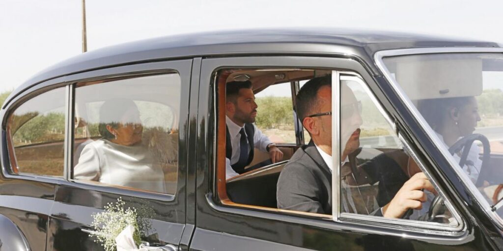 Así ha sido la elegante llegada de Jordi Alba a su boda