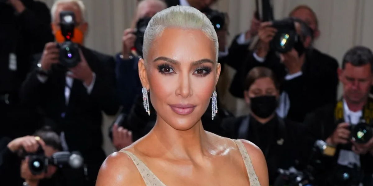 Así quedo el vestido que utilizó Kim Kardashian en la Met Gala: totalmente destrozado