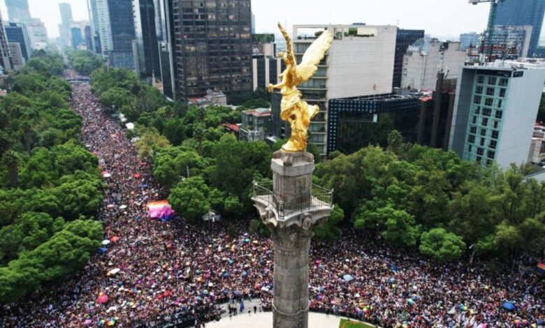 Asisten 250 mil personas a marcha LGBTTTIQ+ en CDMX | Galería