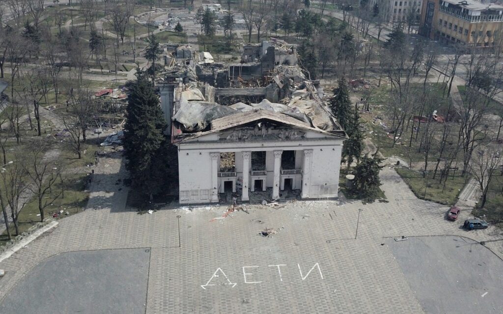 Ataque ruso contra teatro de Mariúpol fue 'un claro crimen de guerra': Amnistía Internacional