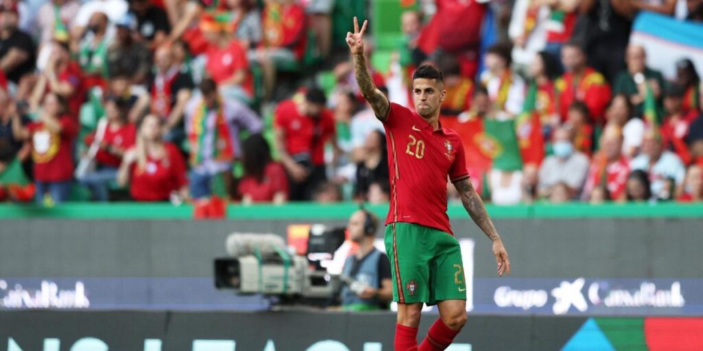 Bernardo Silva y Cancelo se divierten con Portugal a costa de la República Checa (2-0)