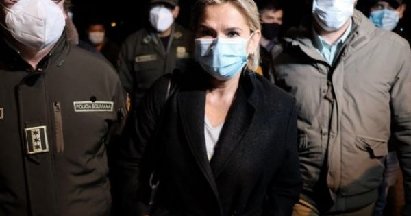 Bolivia, tras la dura condena a Jeanine Añez: la oposición llama a protestar mientras Evo dice que la sentencia fue benigna