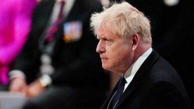 Boris Johnson es recibido con abucheos en jubileo de la Reina Isabel II