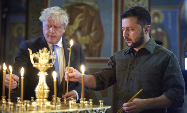 Boris Johnson visita de nuevo Kiev por sorpresa el día en que la UE avala la candidatura de Ucrania