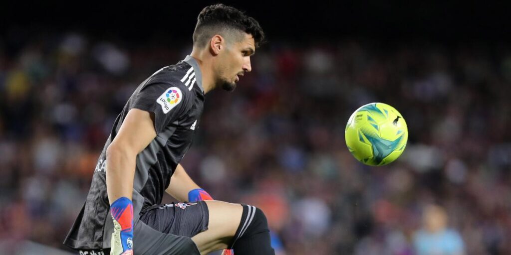 Busca portero tras la marcha de Asenjo y gusta Dituro