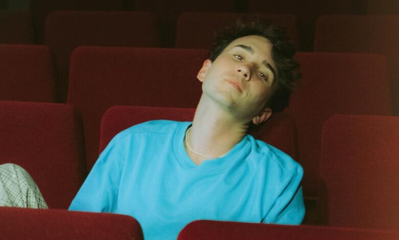 Cheti lanza el himno del verano 'No hay verano sin beso' y confiesa su amor a Nadal