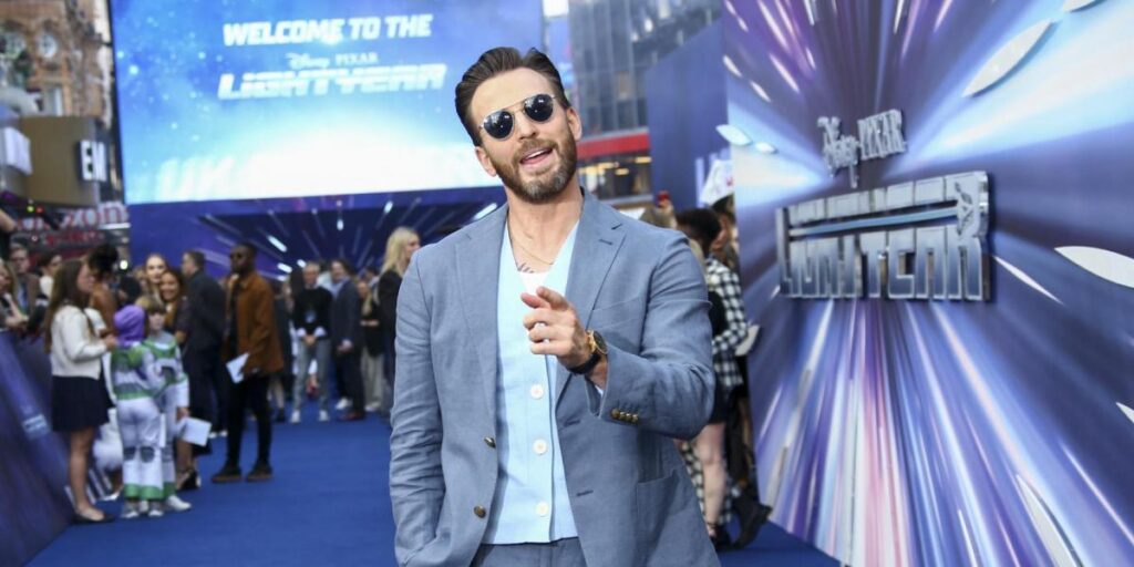 Chris Evans revoluciona Twitter al desvelar qué móvil usaba hasta ahora