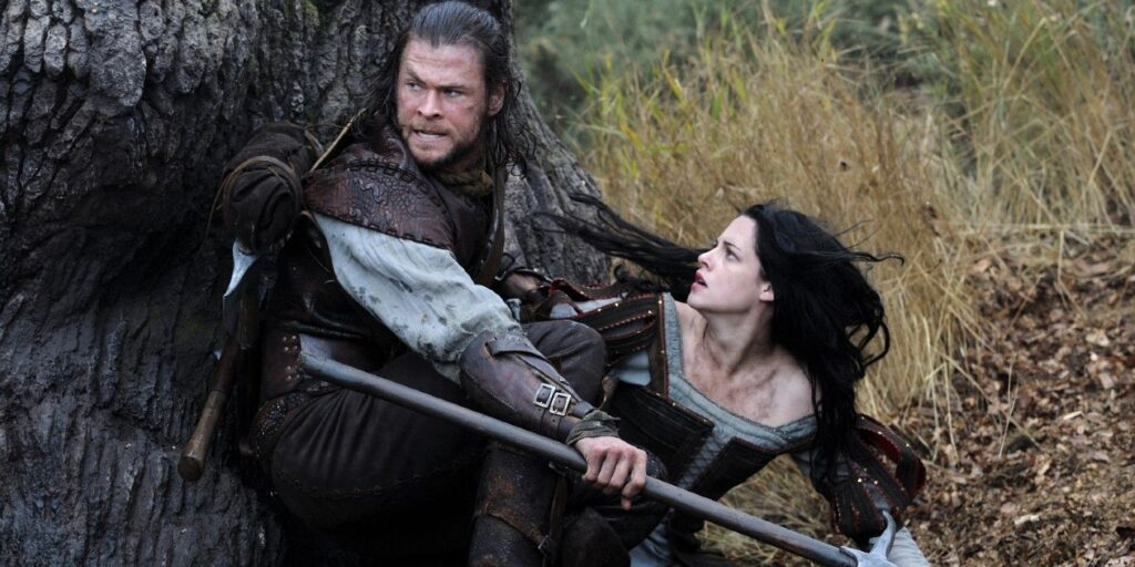 Chris Hemsworth recuerda haber sido golpeado por Kristen Stewart en Blancanieves