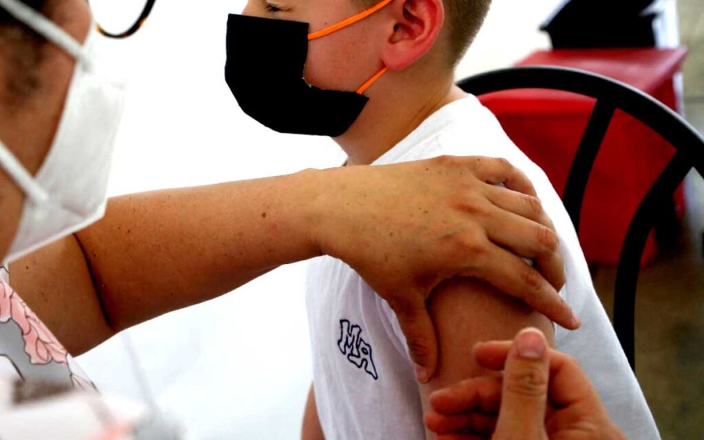 Comité de EU recomienda vacunar a niños y bebés contra Covid-19