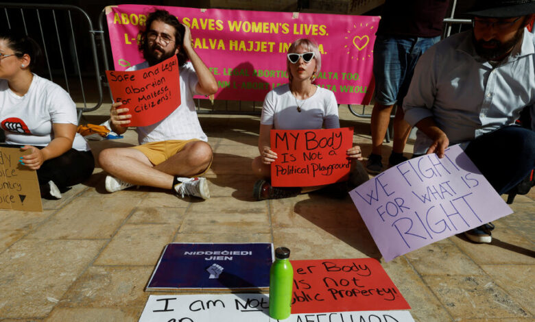 Cómo la prohibición del aborto atrapó a un turista en Malta