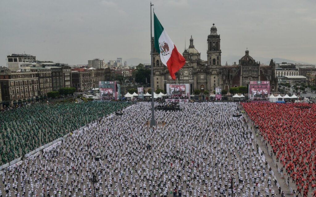 Con más de 14 mil personas, CDMX rompe récord Guinness con clase masiva de box | Video