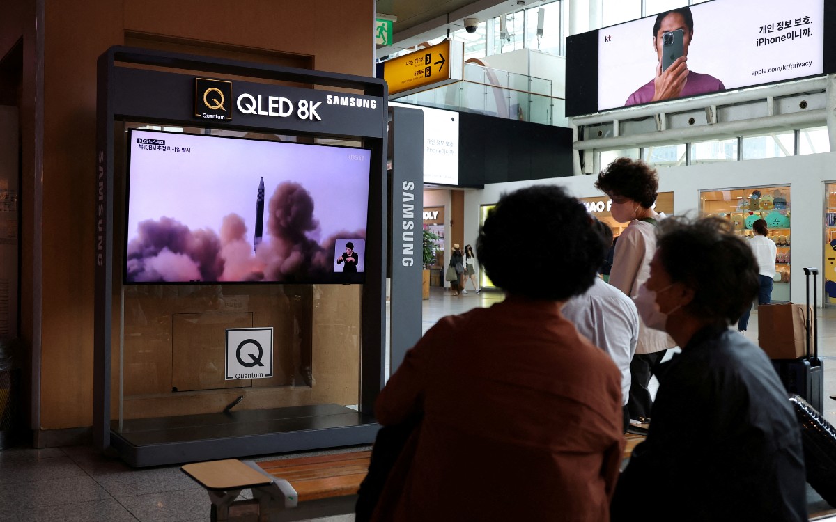 Corea del Norte lanza ocho misiles balísticos tras ejercicios combinados de EU y Corea del Sur