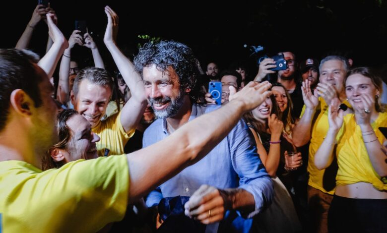 Damiano Tommasi, el exfutbolista que ha arrebatado el Ayuntamiento de Verona a la derecha 30 años después