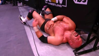Dax Harwood de FTR dice que se separó el hombro durante la puerta prohibida