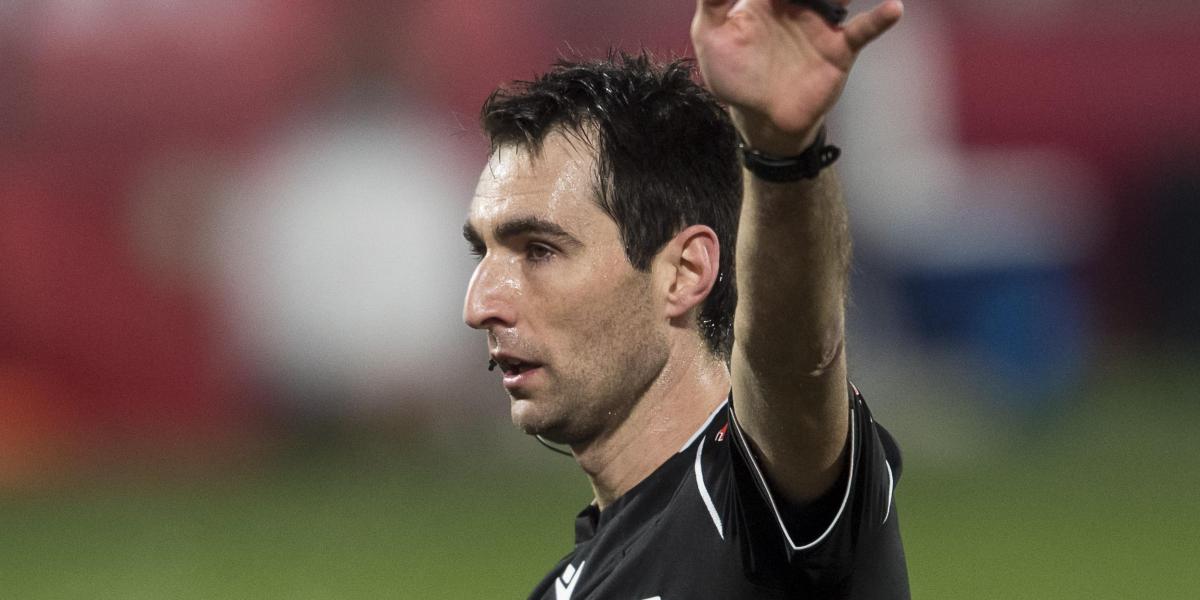 De Burgos Bengoetxea y Pulido Santana, mejores árbitros de la 2021-22 en Primera y Segunda