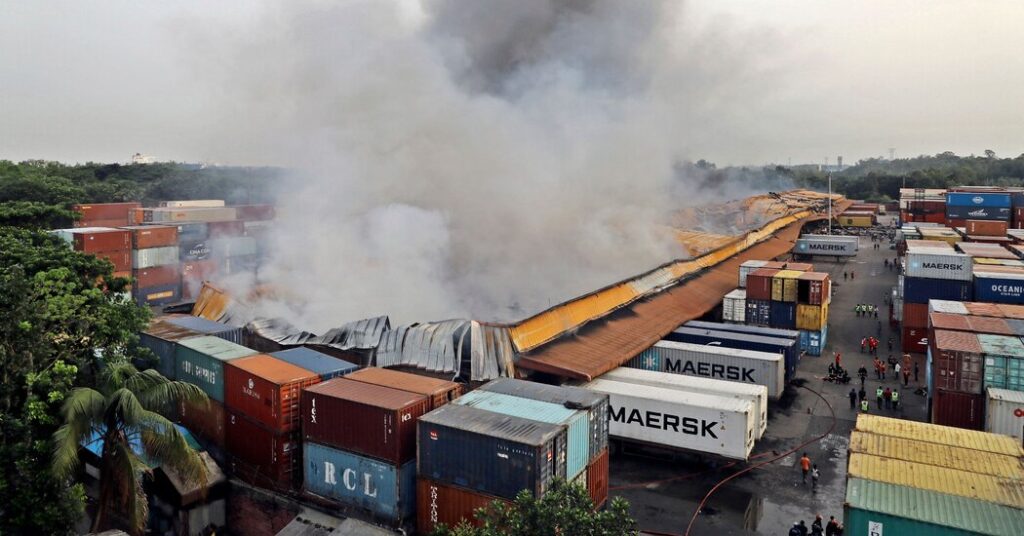 Decenas de muertos y cientos quemados en desastre de depósito en Bangladesh