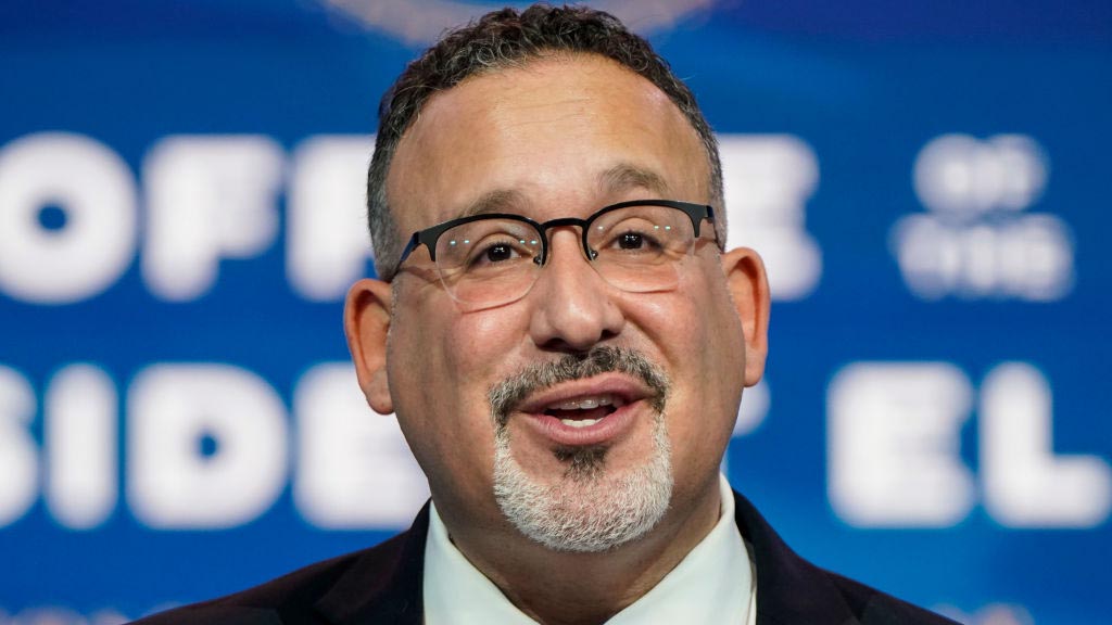 Departamento de Educación acuerda cancelar deuda Sweet vs Cardona