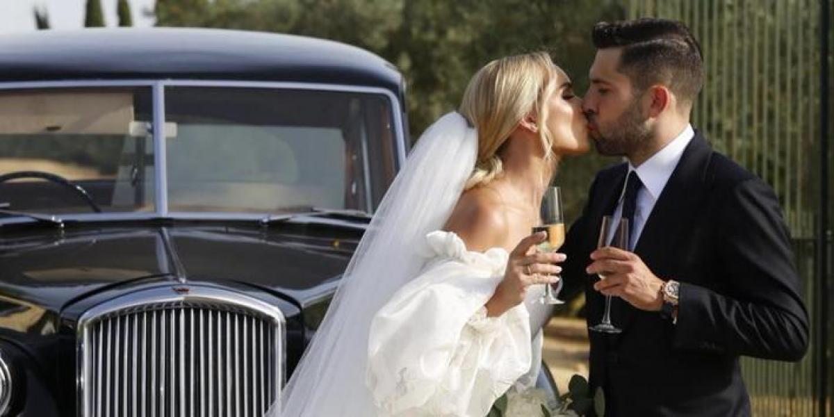 Desvelado otro de los vestidos que lució Romarey Ventura en su boda con Jordi Alba