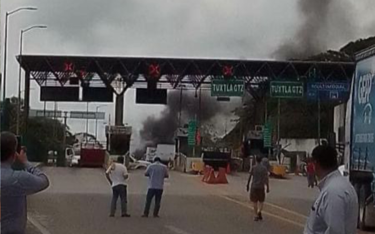Disputan con armas puestos de venta en autopista en Las Choapas, Chiapas