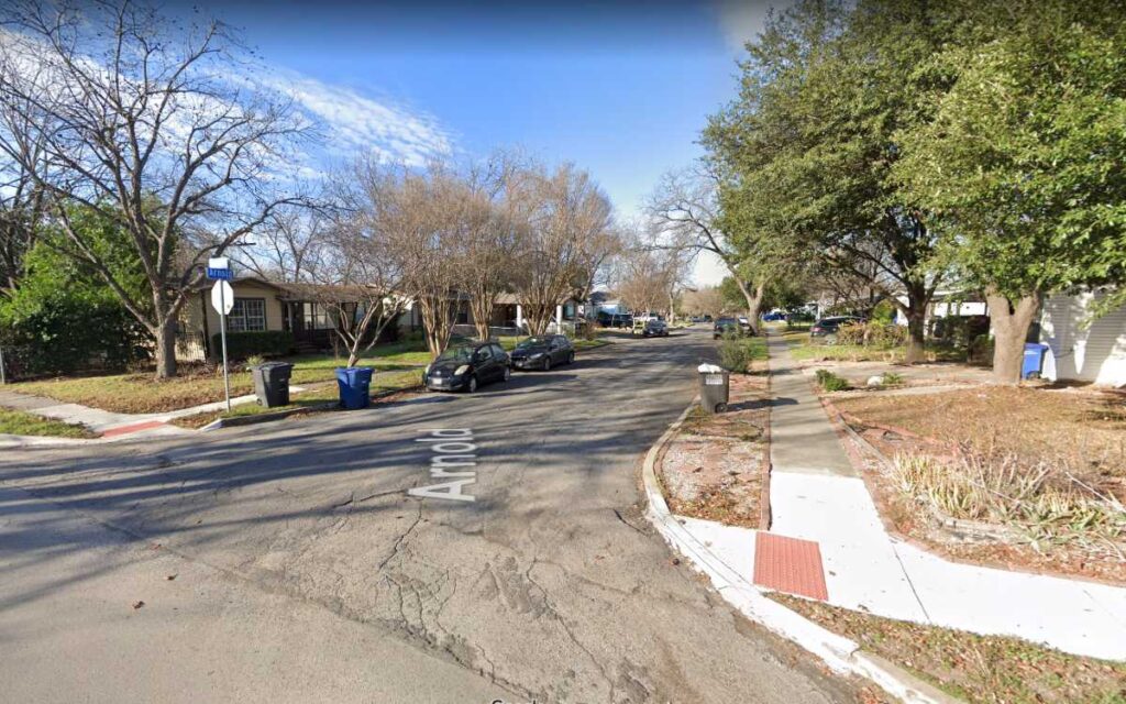 Dos mexicanos detenidos con seis armas tras operativo por tráiler con 51 migrantes muertos