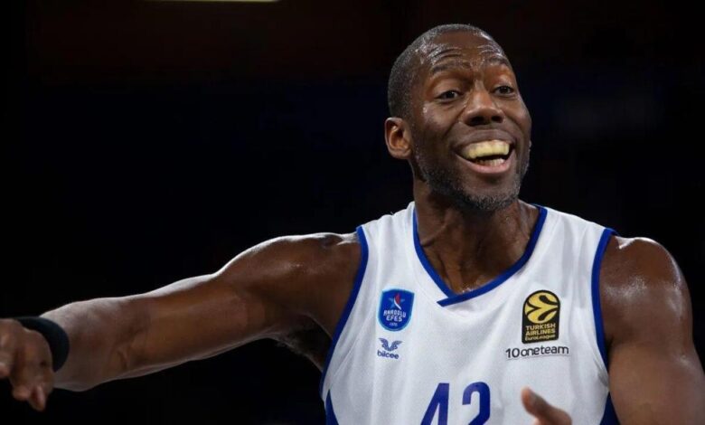 Dunston renueva por un año con el Efes