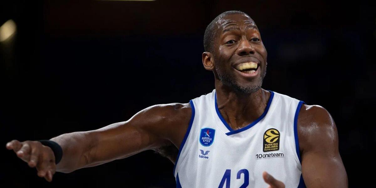 Dunston renueva por un año con el Efes