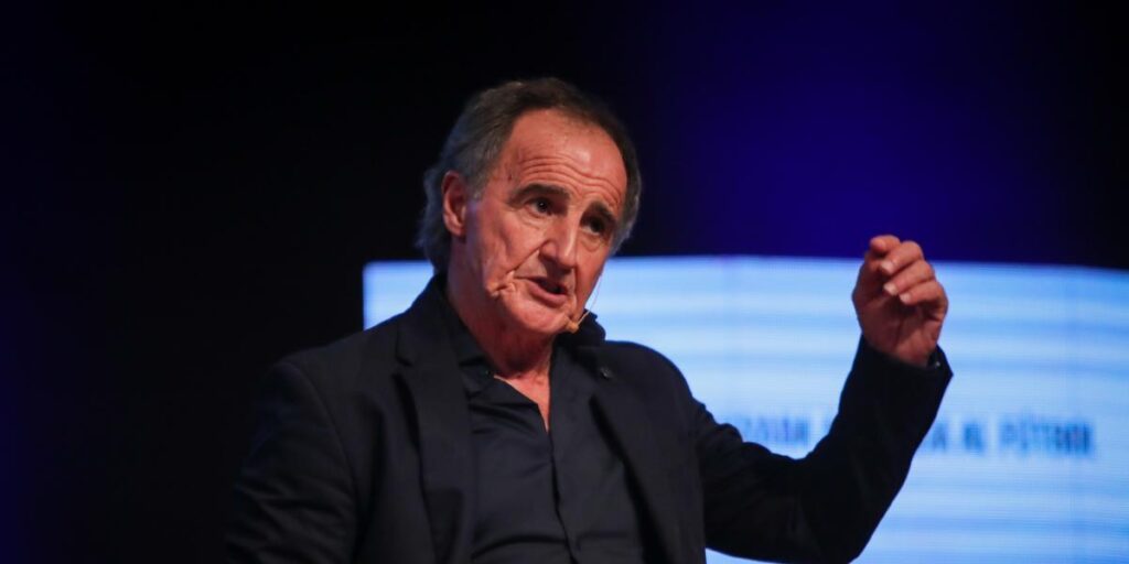 El 'Profe' Ortega visita Uruguay y guarda silencio