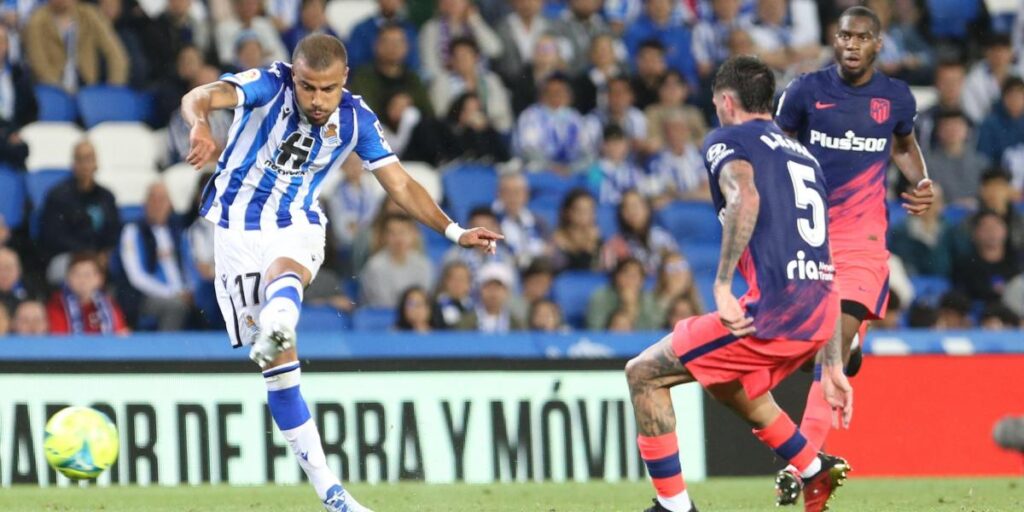 El 'comandante' Remiro le recuerda a Rafinha su vuelo