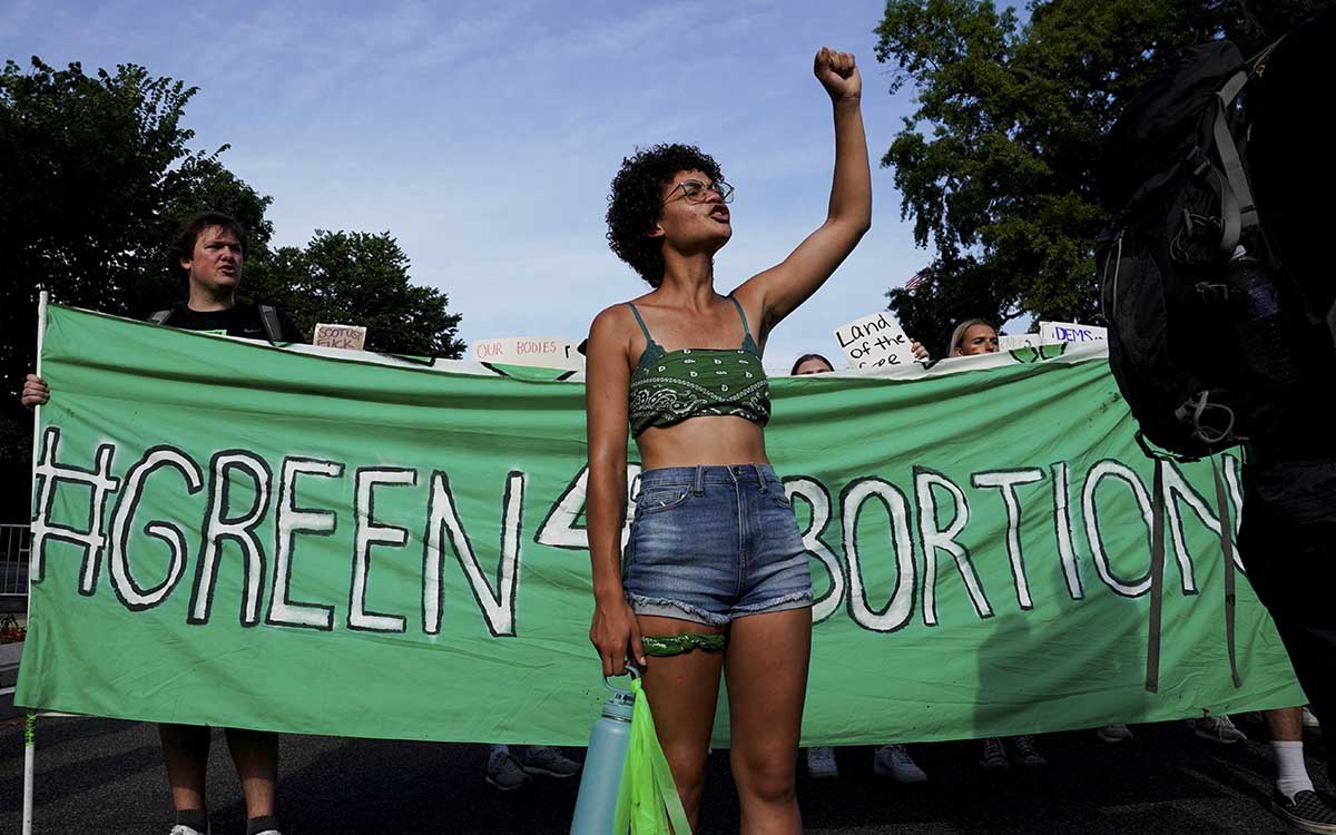 El 52% de estadounidenses cree que el fin del derecho al aborto es un 'paso atrás'