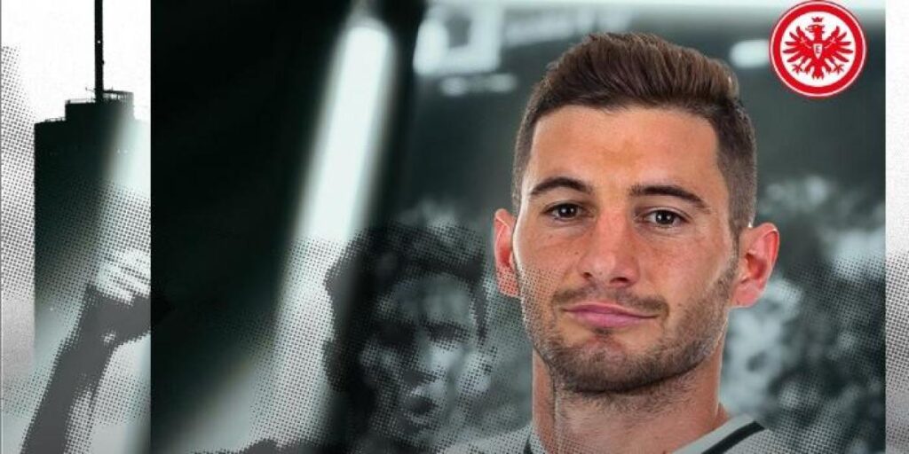 El Eintracht de Frankfurt, rival del Real Madrid, presenta a Alario