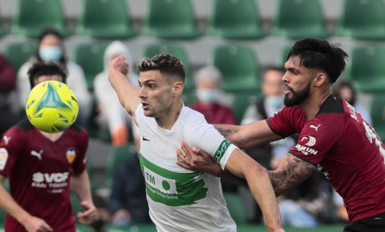El Elche se queda sin argentinos