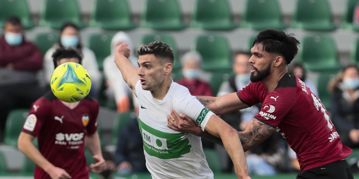 El Elche se queda sin argentinos