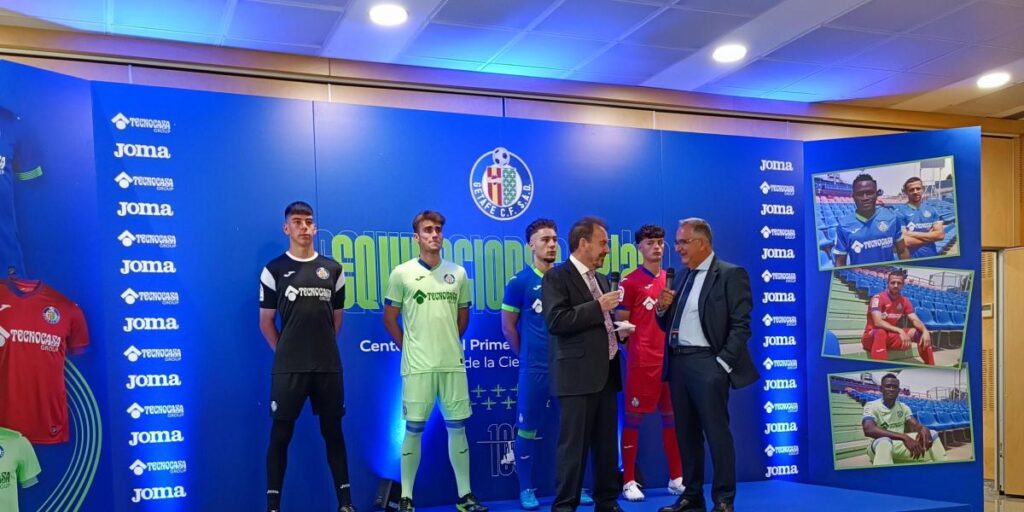 El Getafe presenta sus equipaciones para la 2022-23