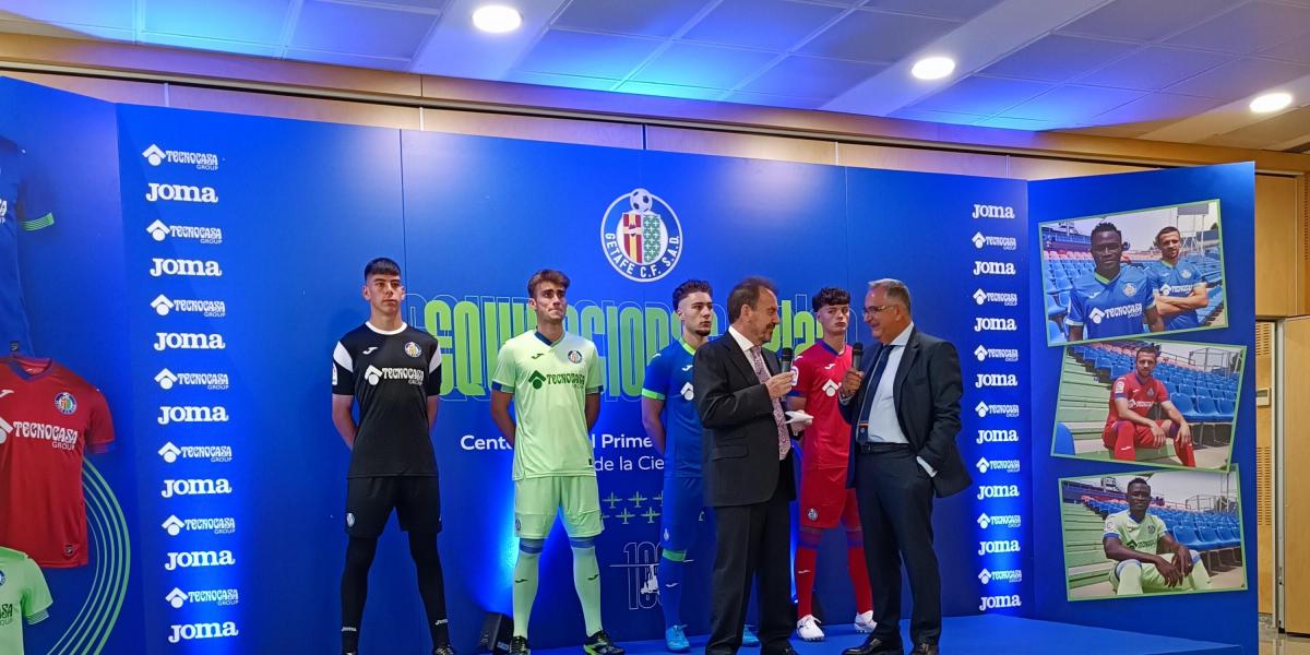 El Getafe presenta sus equipaciones para la 2022-23