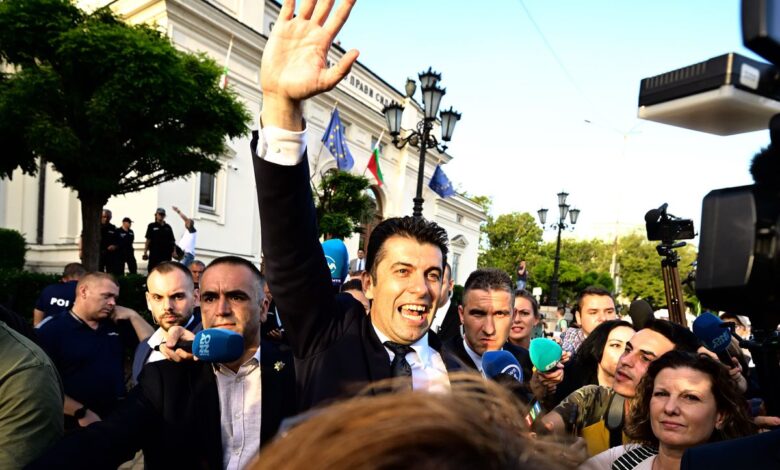 El Gobierno de Bulgaria cae tras solo seis meses en el poder al perder una moción de censura