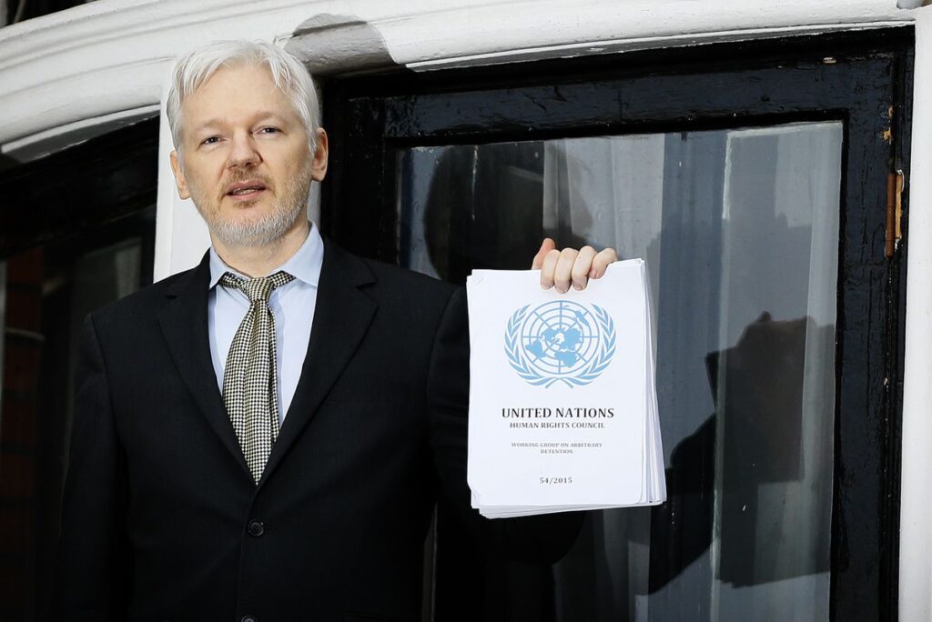 El Gobierno de Johnson ordena la extradición de Julian Assange a Estados Unidos