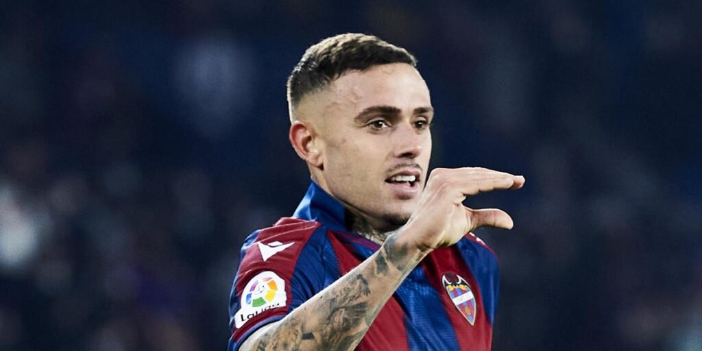El Levante no quiere desprenderse de Roger Martí, opción para la delantera