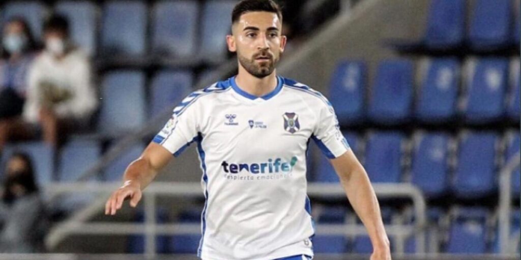 El Tenerife se avanza en el derbi canario para subir