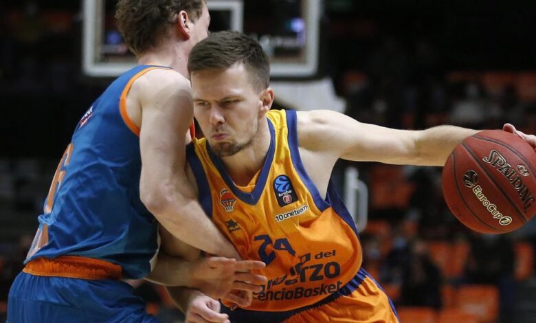 El Valencia corta el contrato de Hermannsson