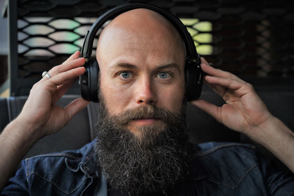 El artista que susurra a los muertos