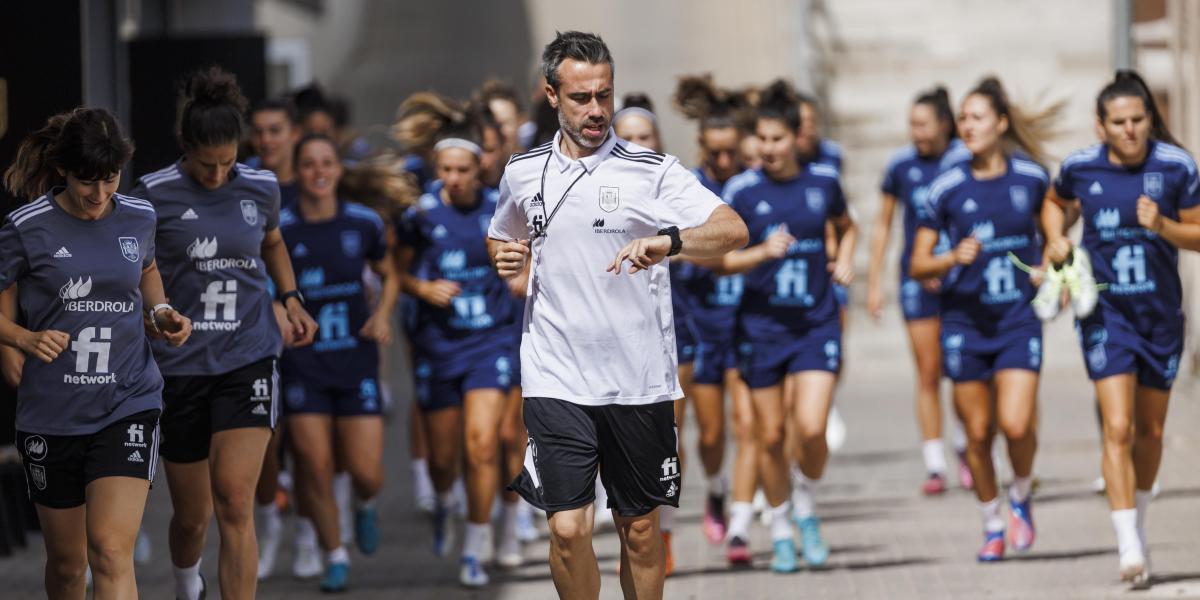 El cuerpo técnico de la selección femenina española