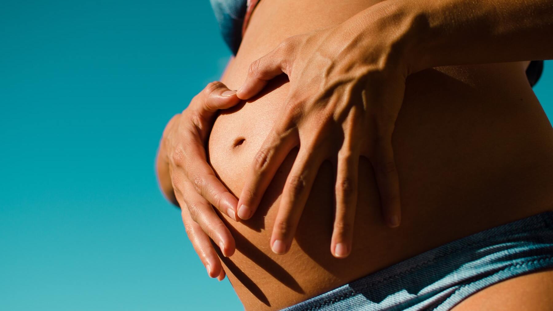 El curioso motivo por el que algunas personas tienen el ombligo para fuera