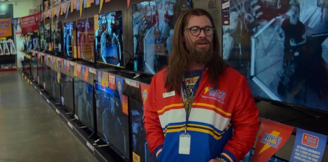 El director de Interceptor de Netflix se dirige al hilarante cameo de Chris Hemsworth