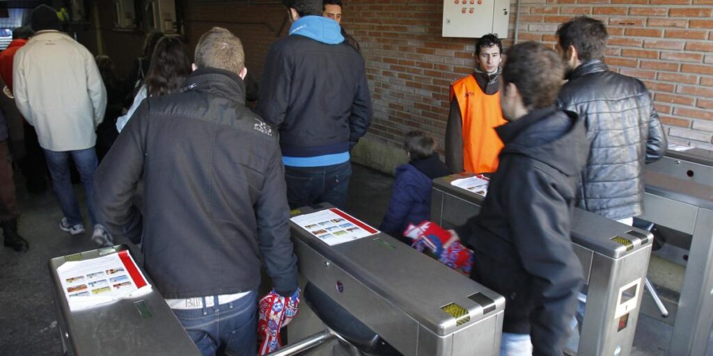 El fútbol se blinda: entradas nominativas y verificación de identidad de los aficionados