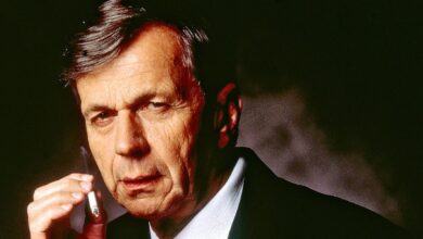 El hombre que fuma cigarrillos de Expediente X es la clave de un universo televisivo compartido secreto
